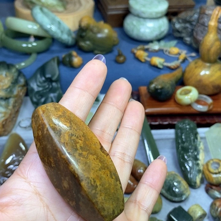 岫岩河磨玉（透闪石质玉）未镶嵌把件