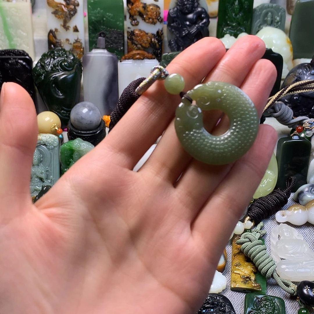 颈饰未镶嵌和田玉