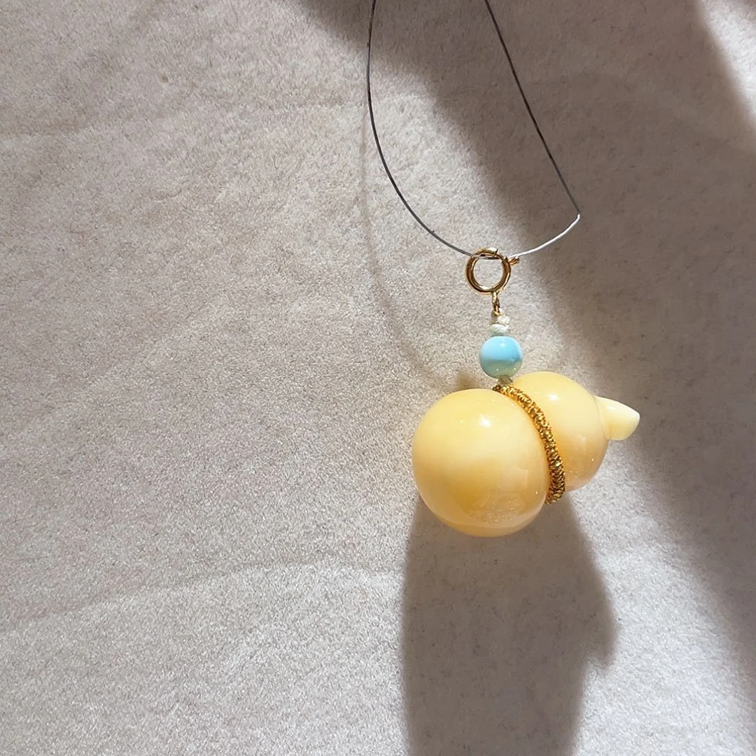 ****️琥珀18K金镶嵌颈饰大气款