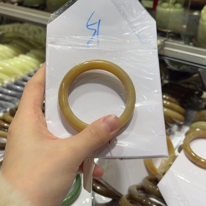 Q***i和田玉未镶嵌手镯和田玉手镯