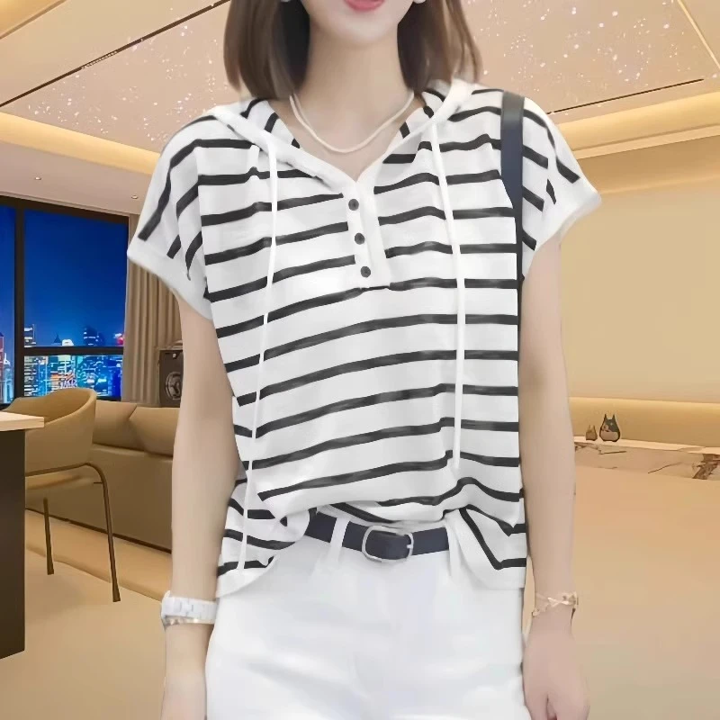 芊芊芙薄款透气冰丝条纹短袖连帽针织衫女夏季新款宽松休闲上衣潮