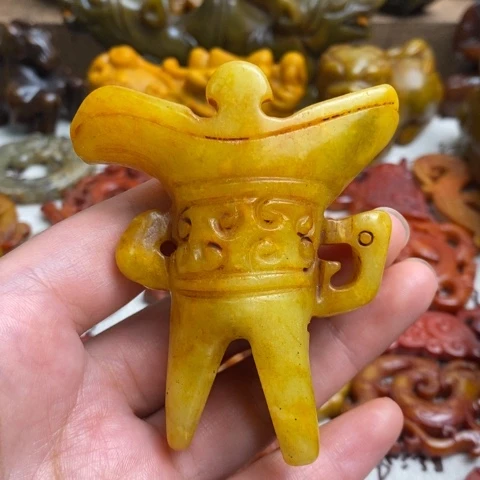未镶嵌蛇纹石玉颈饰