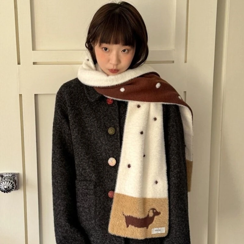 2025新款可爱腊肠狗双面毛绒围巾女秋冬季保暖百搭波点软糯围脖潮