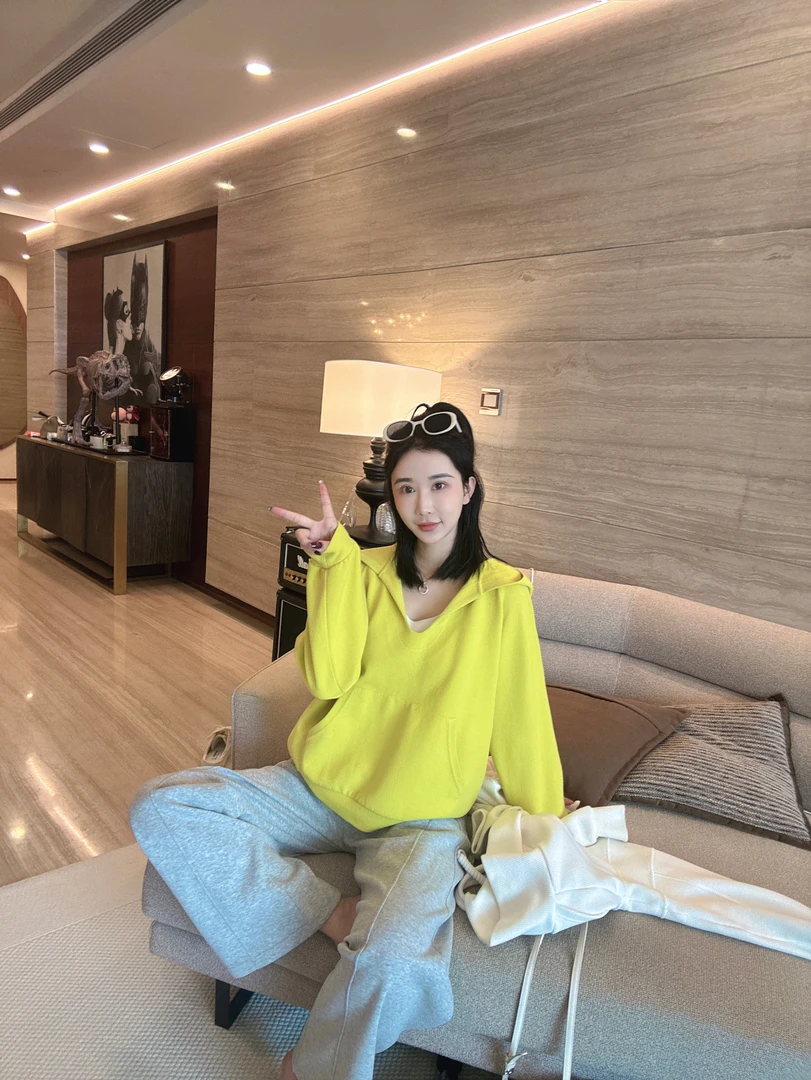 【柚YOYO】2025秋款新美棉提花V领显气质时尚休闲连帽卫衣776658