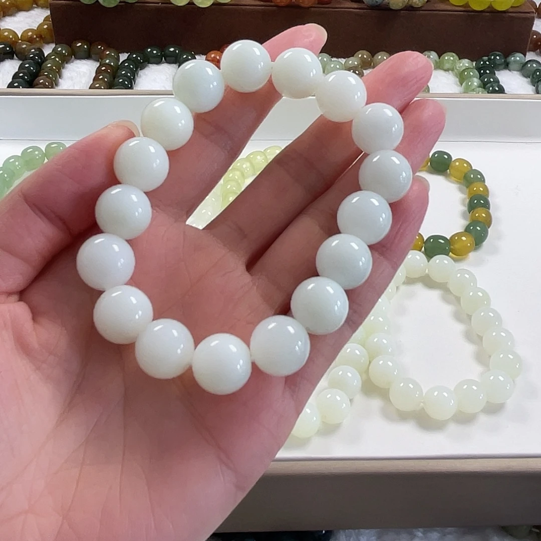 日***跑蛇纹石玉未镶嵌手串