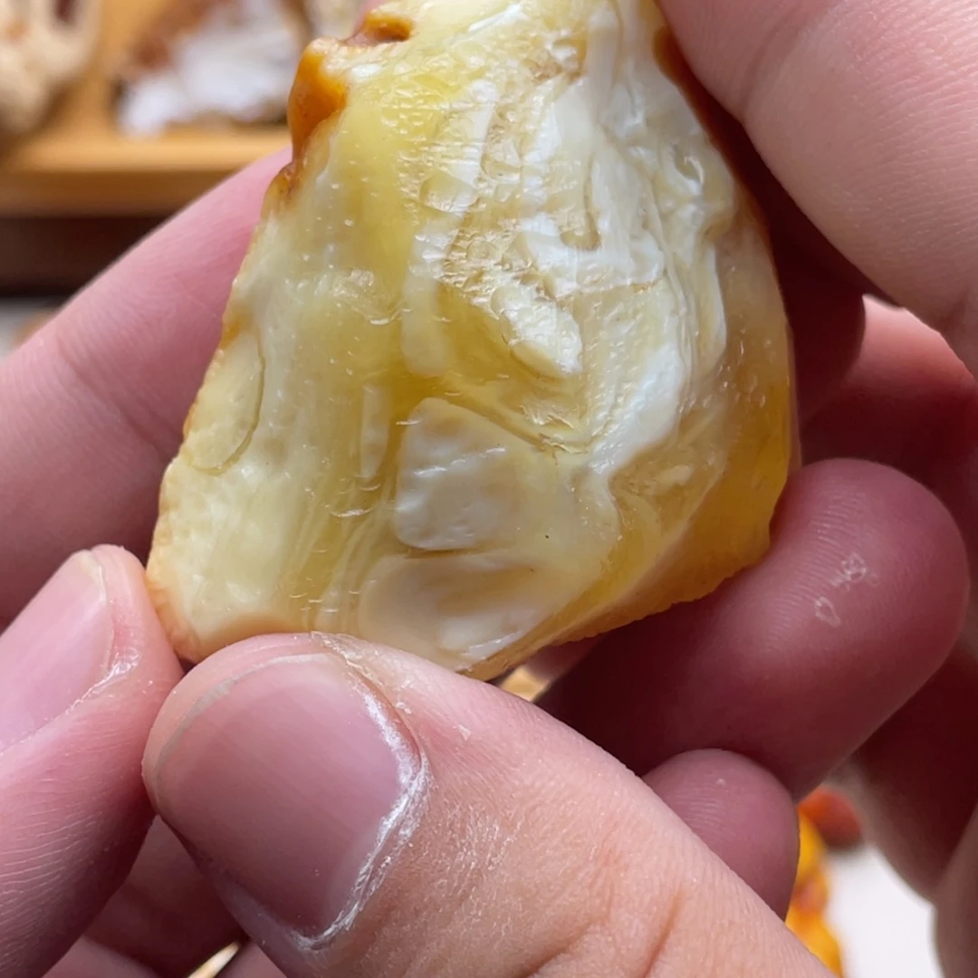 定制琥珀未镶嵌格**爸蜜蜡