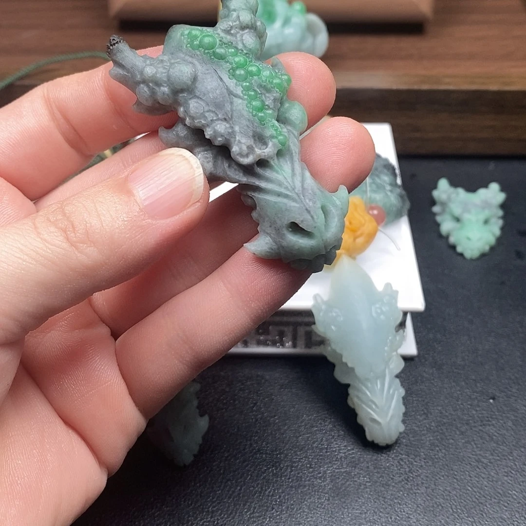 弢***）未镶嵌定制翡翠毛货抛光