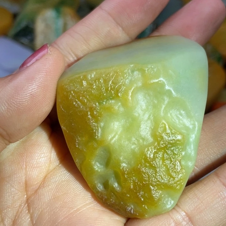 翡翠未镶嵌颈饰上**水