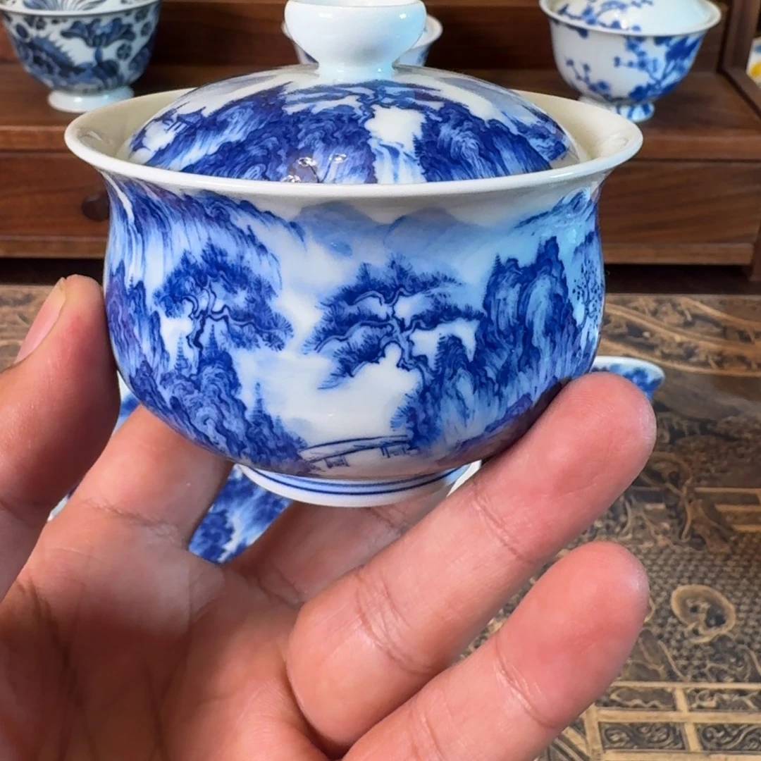 景德镇全手工手绘青花山水布袋两才盖碗
