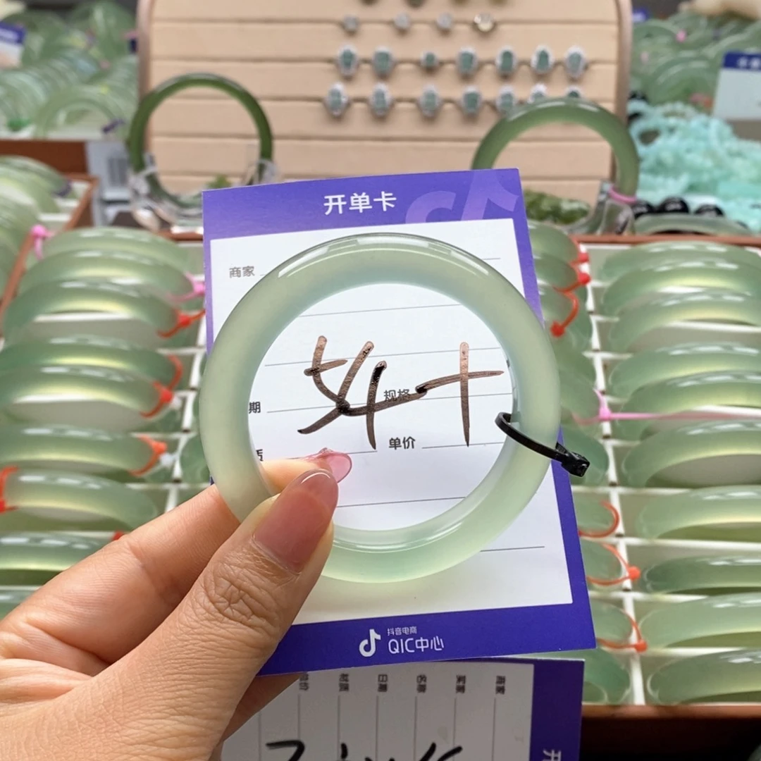 岫玉未镶嵌手镯姜**?