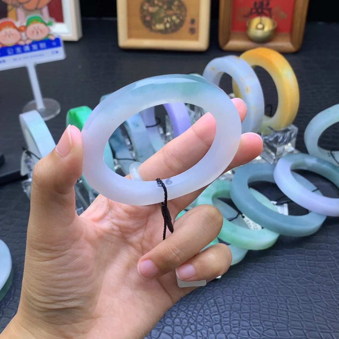 定制翡翠未镶嵌翡翠手镯