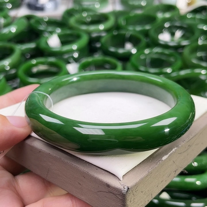 未镶嵌手镯和田玉（碧玉）