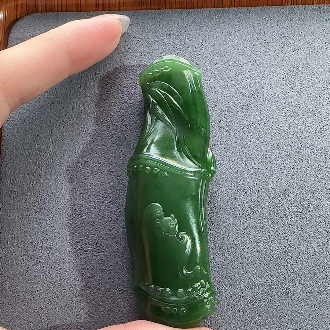 和田玉未镶嵌吊坠(赠链)