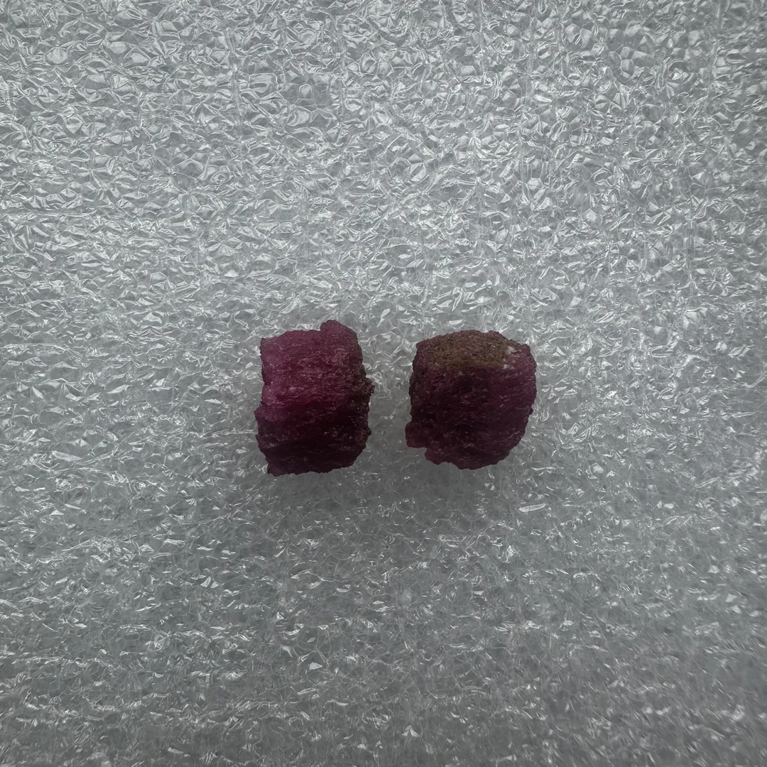 天然原矿红宝石耳钉