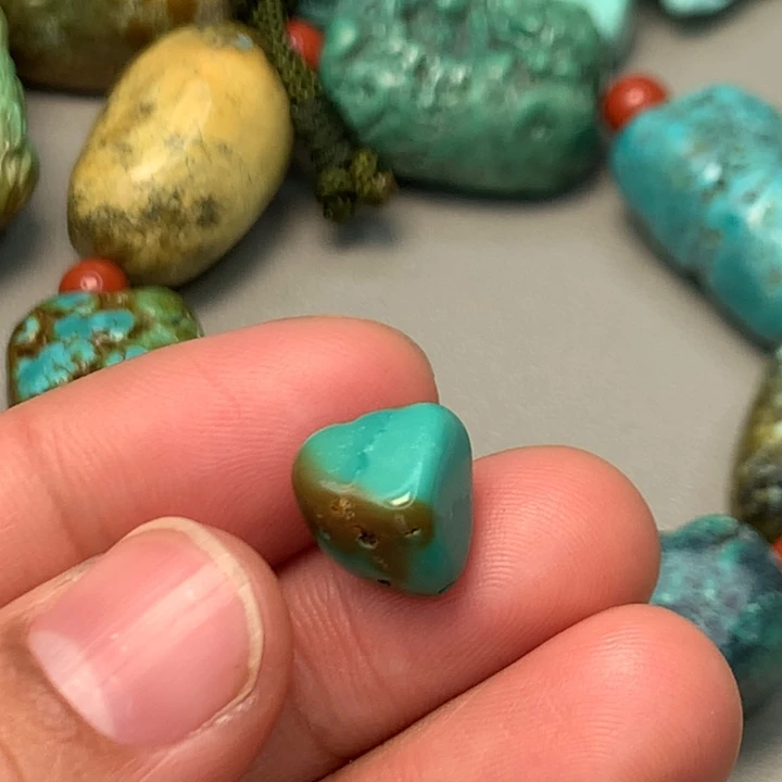 绿松石未镶嵌颈饰