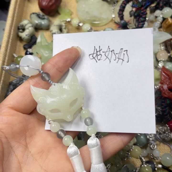 姑***奶蛇纹石玉合金颈饰