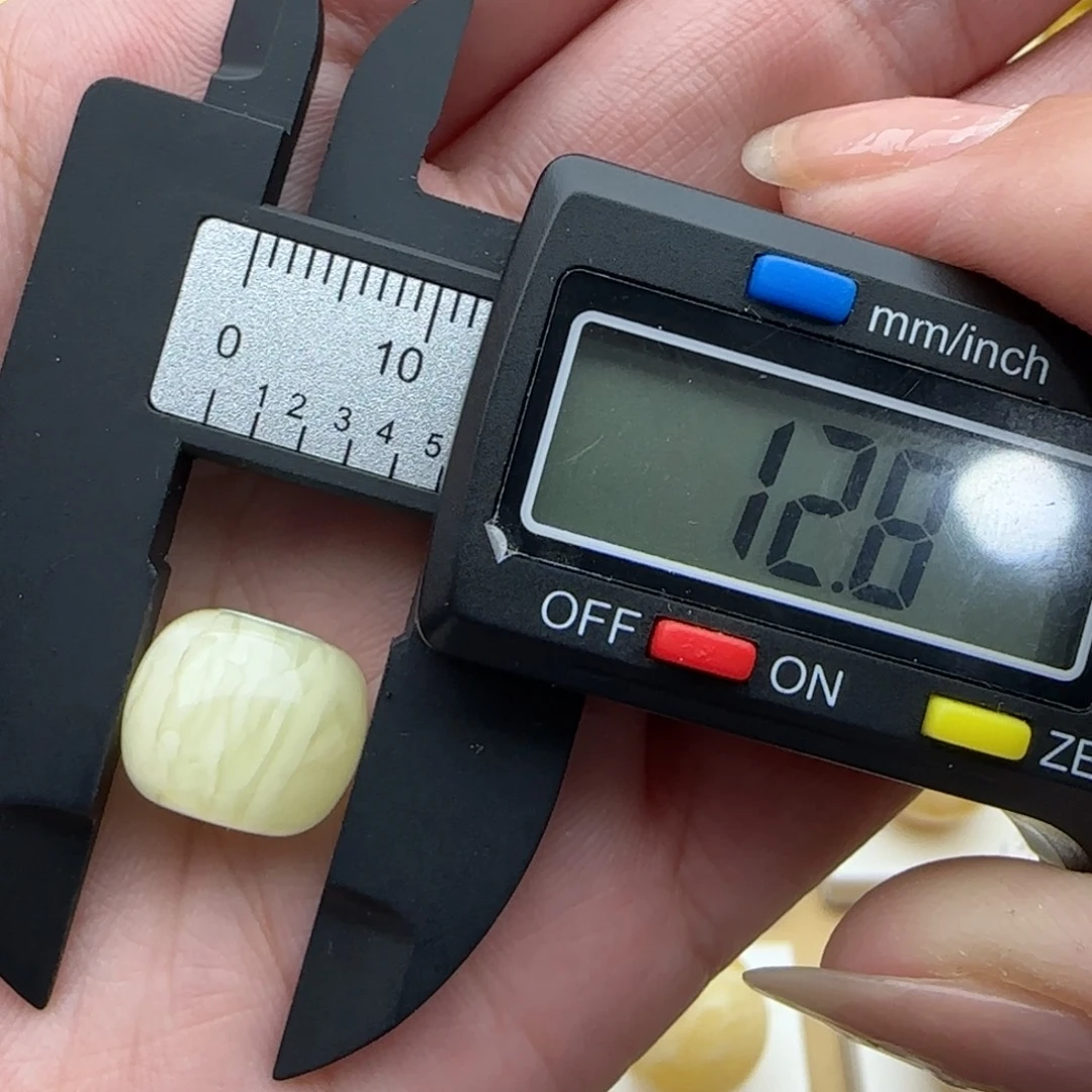 蜜蜡未镶嵌裸石妖花老型