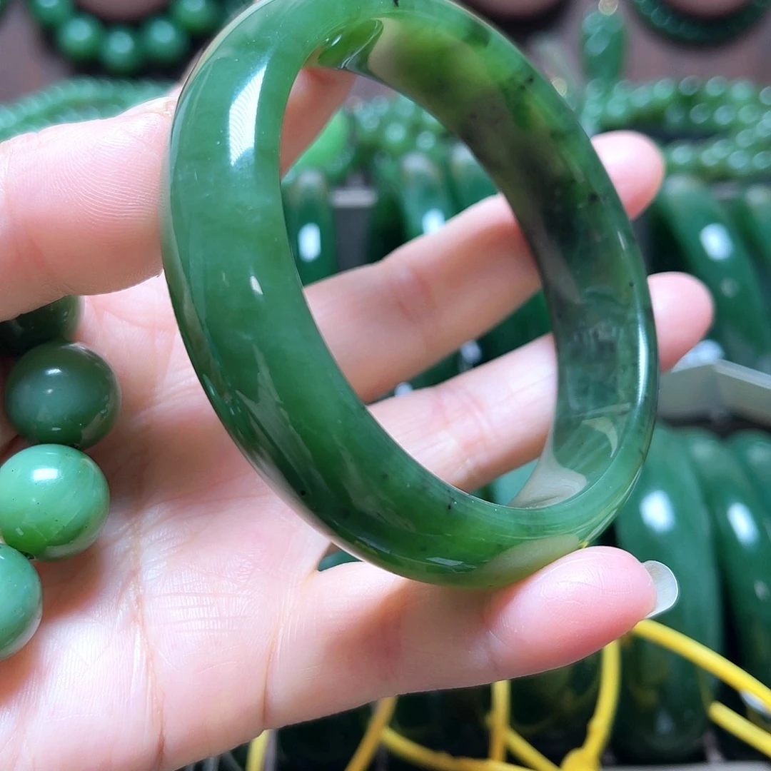 和田玉（碧玉）未镶嵌手镯
