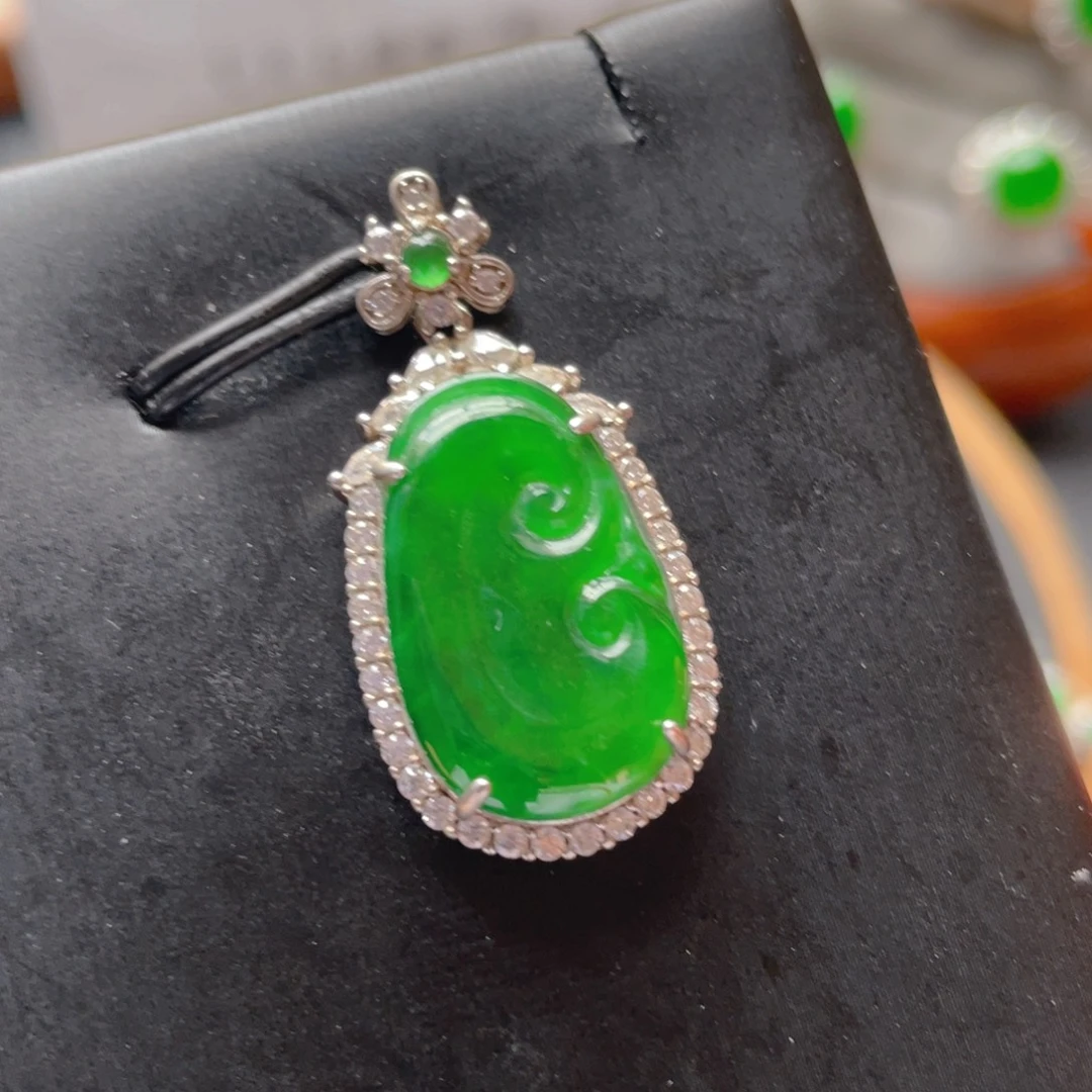 翡翠未镶嵌颈饰吊坠