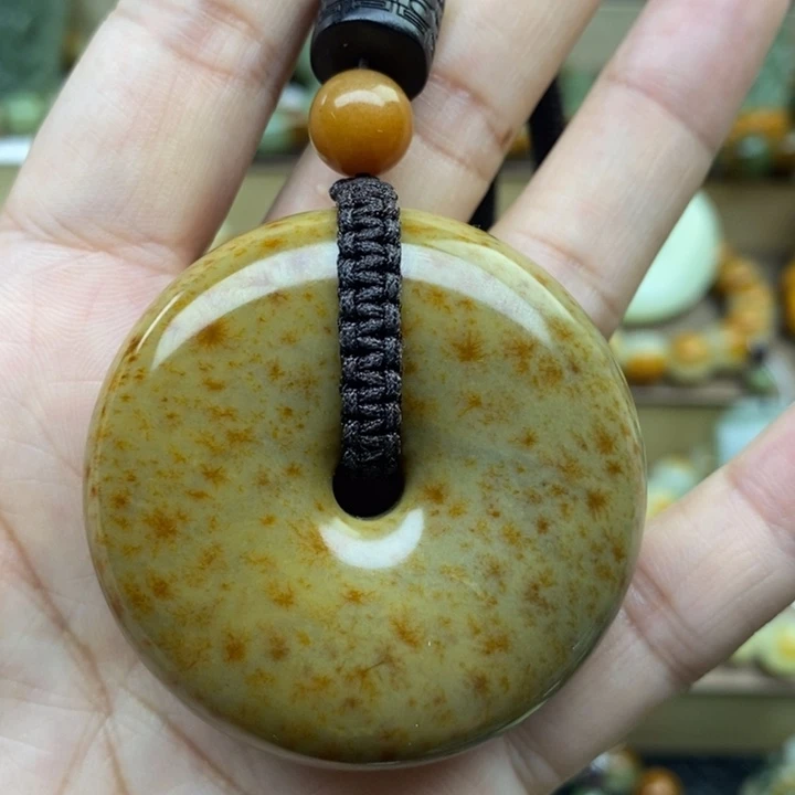 透闪石质玉未镶嵌把件