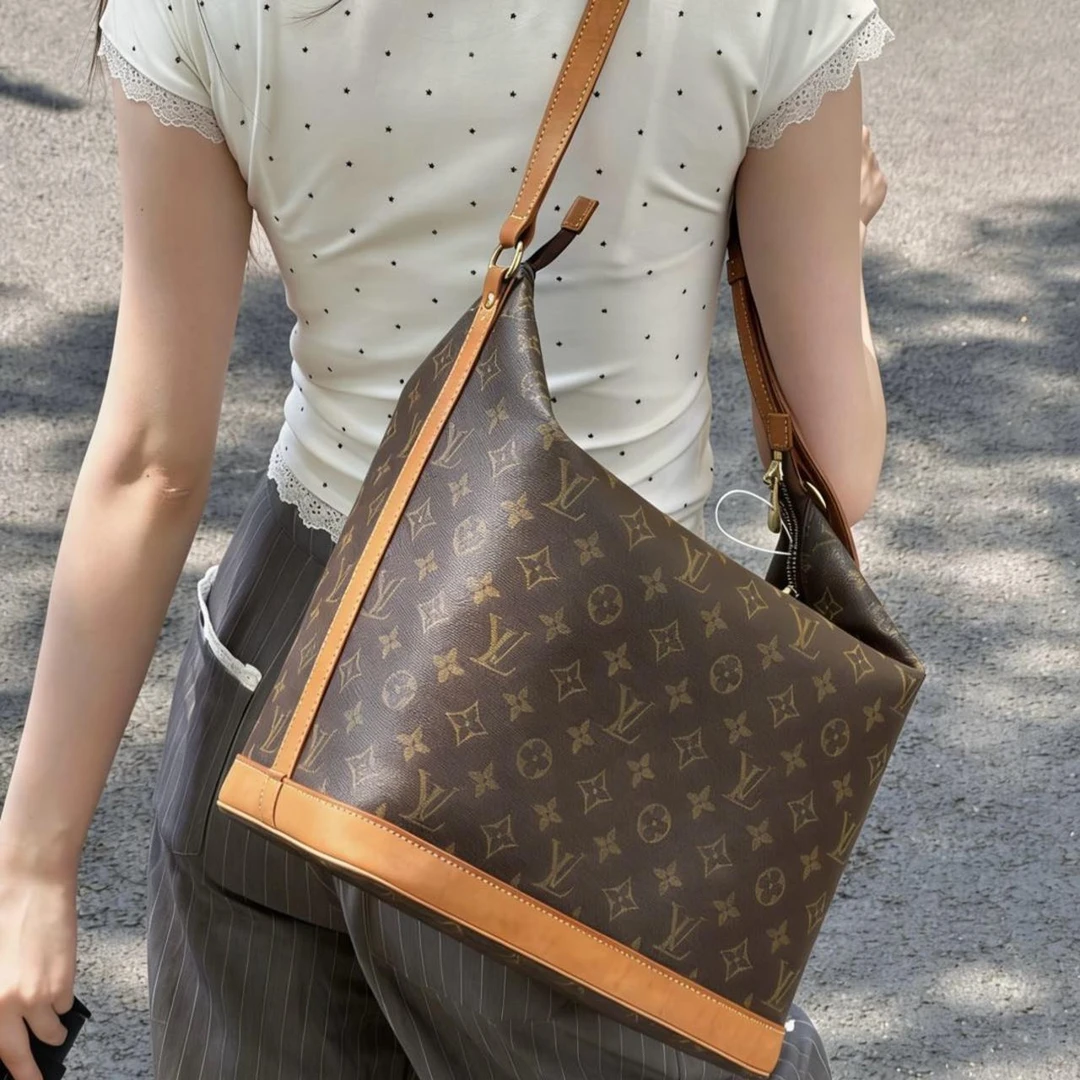 95新 LouisVuitton/路易威登 大吉中古/路易威登莎朗斯牛角单肩斜