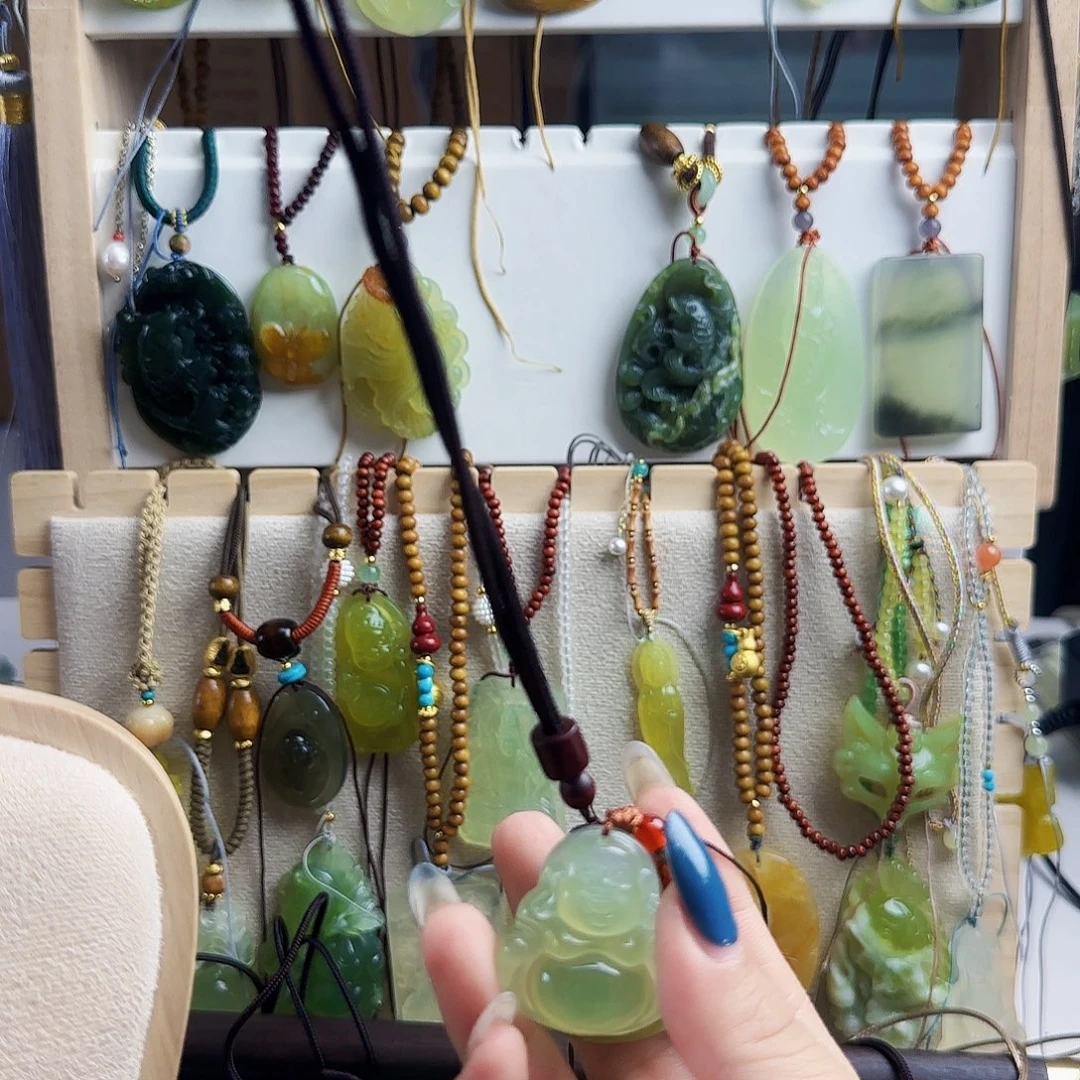 时***宜蛇纹石玉合金颈饰