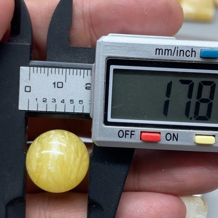 未镶嵌琥珀裸石珠子