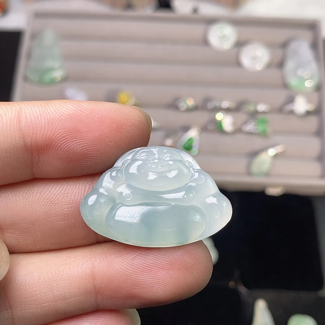 翡翠未镶嵌颈饰佛公