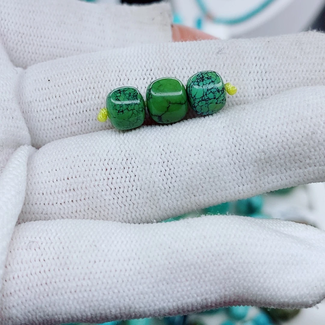 绿松石未镶嵌颈饰