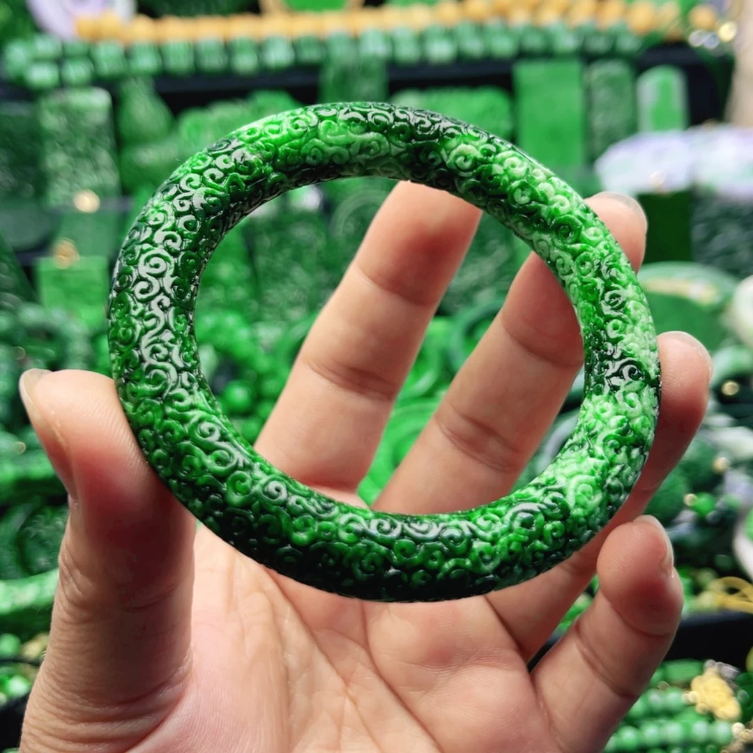 翡翠未镶嵌颈饰手镯