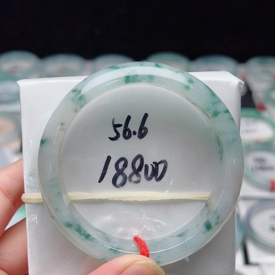 翡翠未镶嵌手镯A货