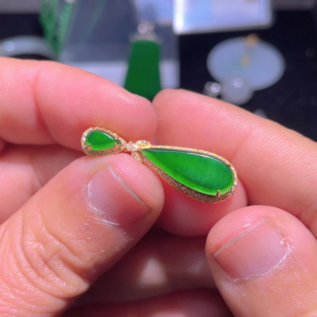 翡翠颈饰18K金镶嵌翡翠