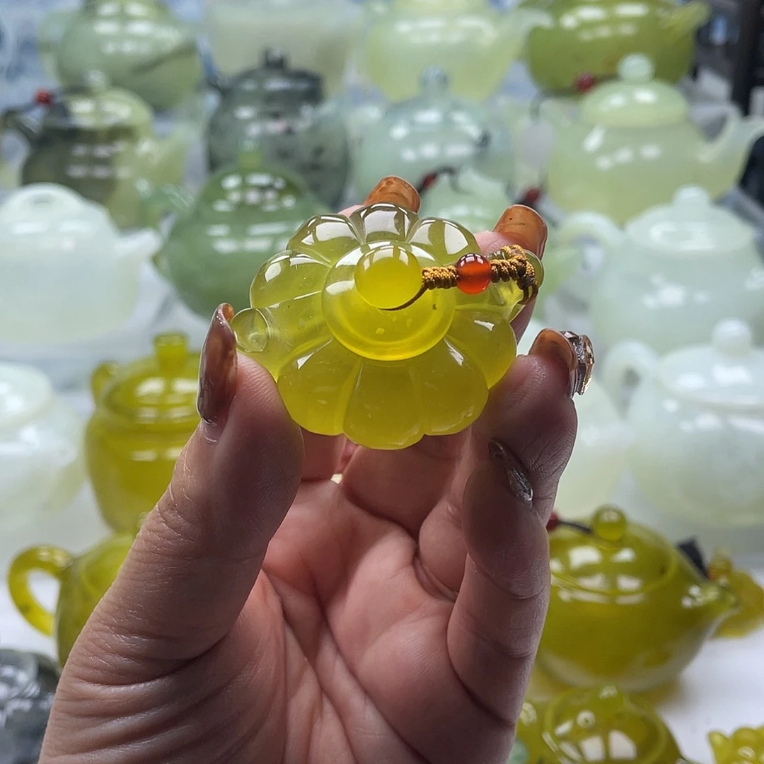 蛇纹石玉未镶嵌壶