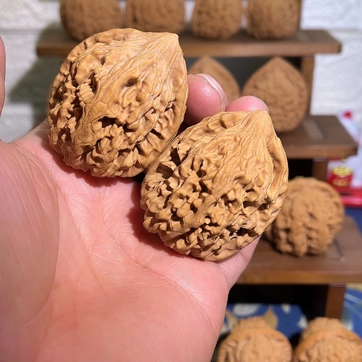 文玩核桃吊坠野生大秋子