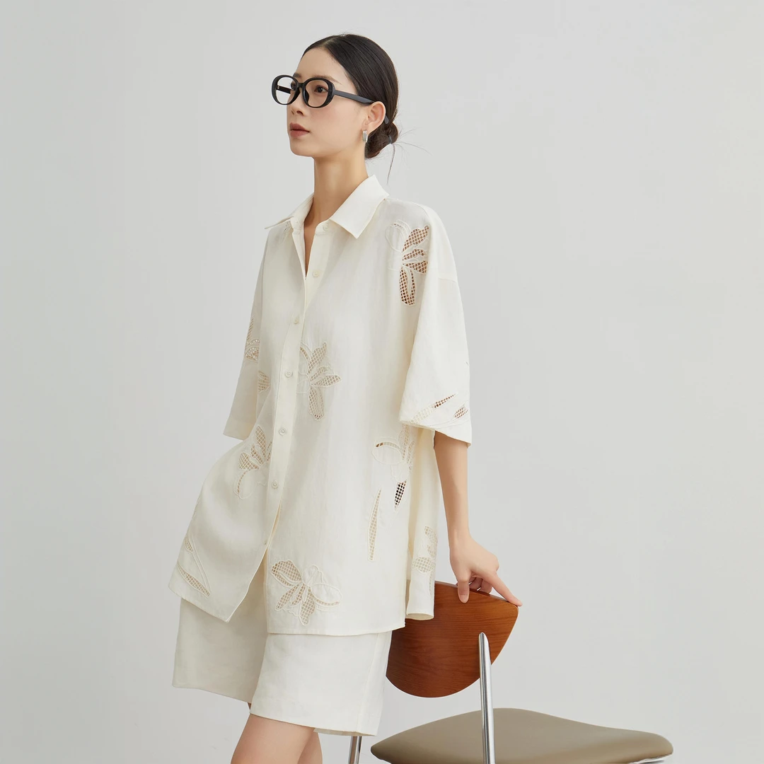 设计感鸾尾花镂空衬衫上衣短裤两件套女2025夏季新款休闲套装