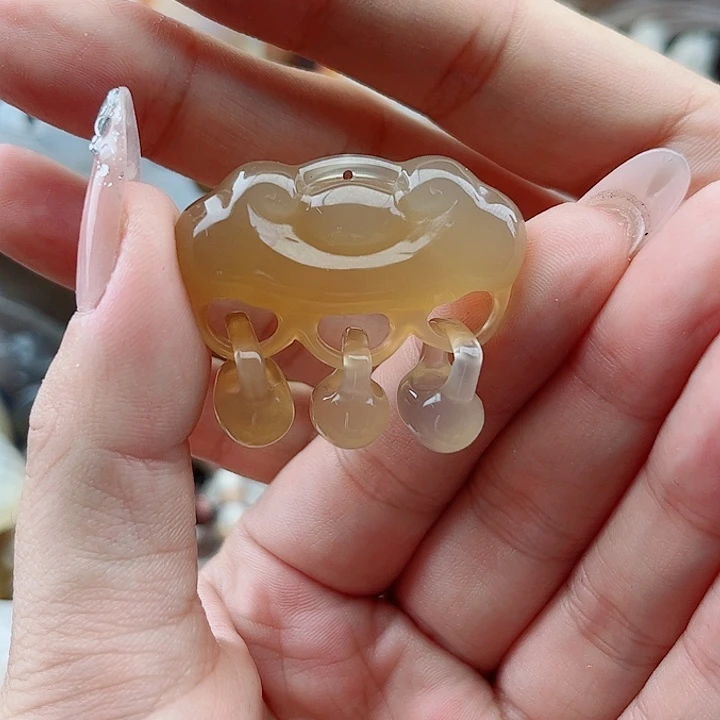 郑***雁玛瑙未镶嵌手饰吊坠