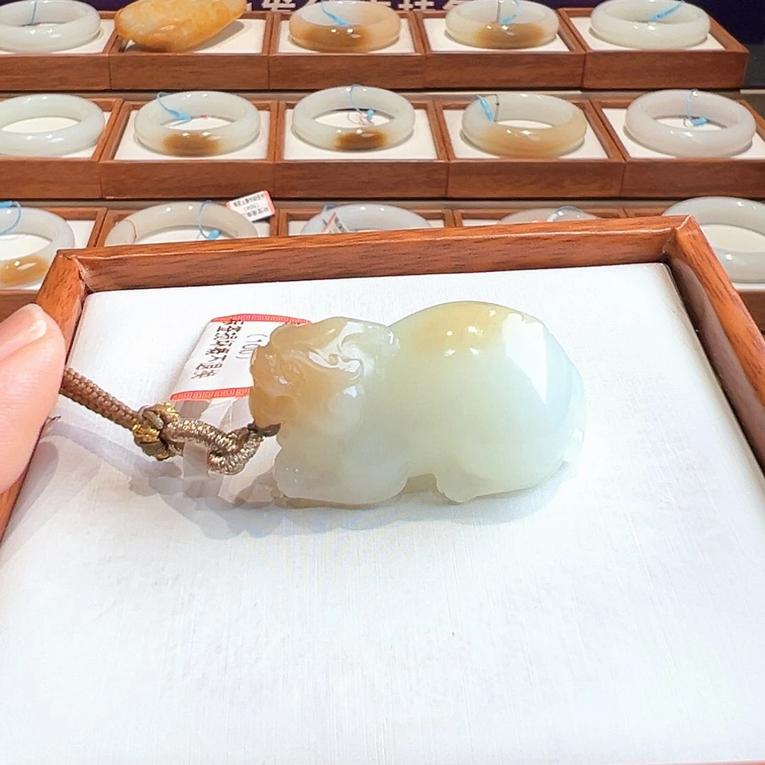 和田玉颈饰未镶嵌