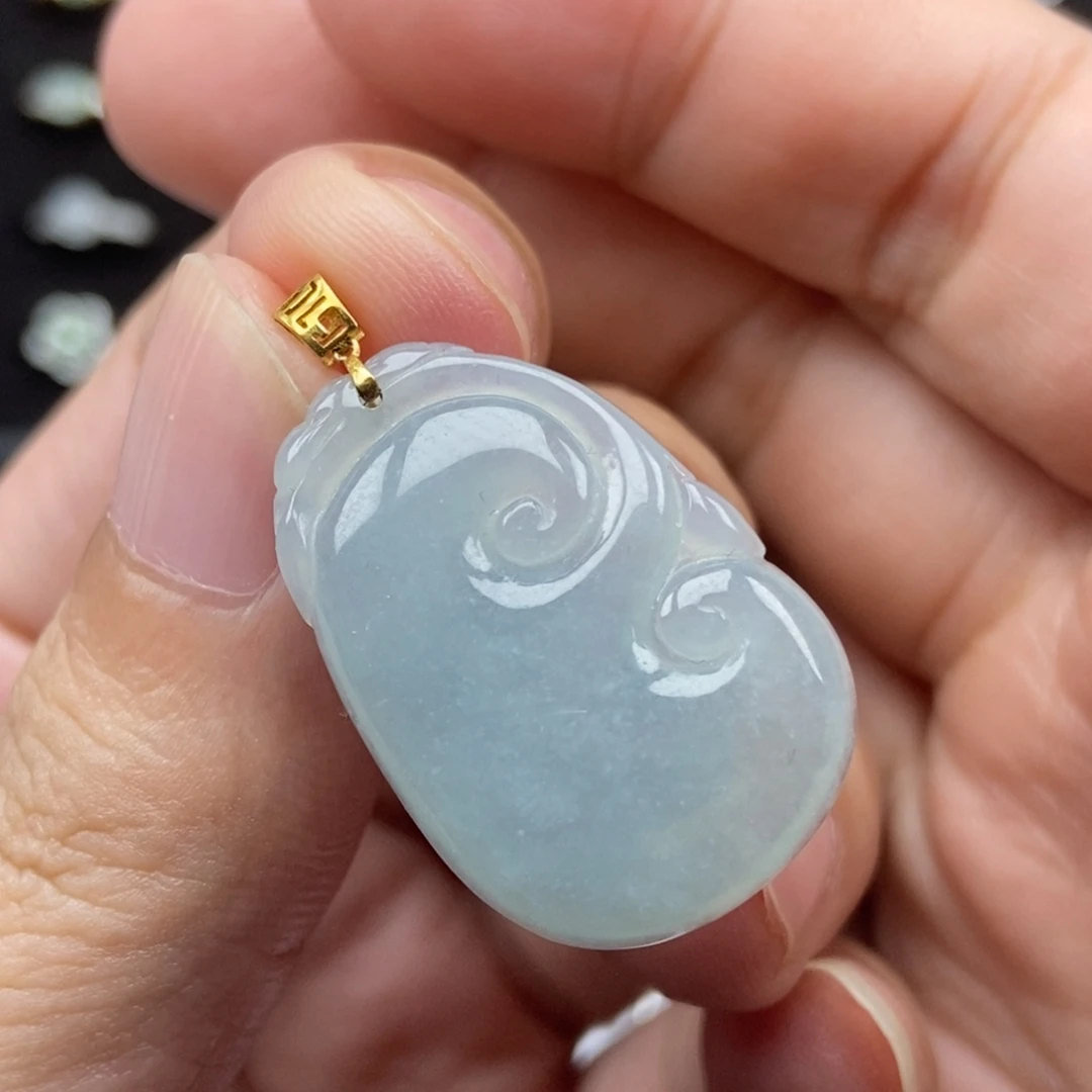 翡翠18K金镶嵌颈饰