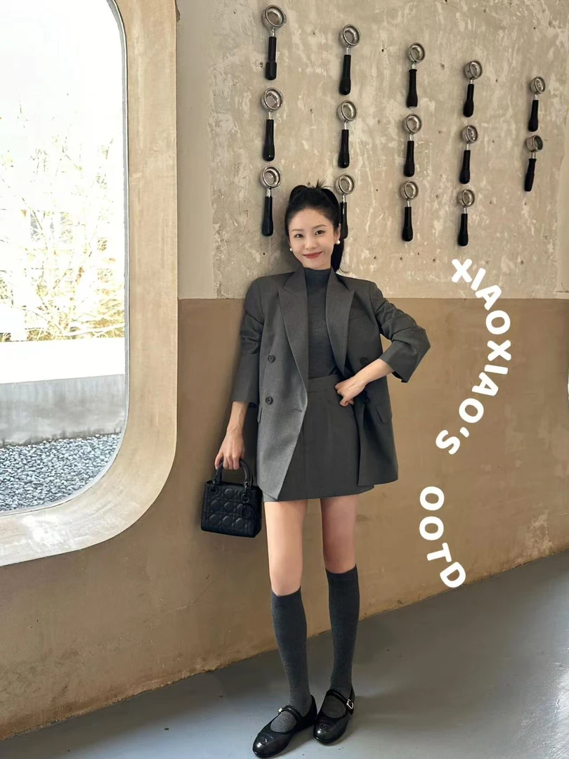 2025春季新款韩系气质穿搭高级西装外套短袖针织内搭半身裙三件套