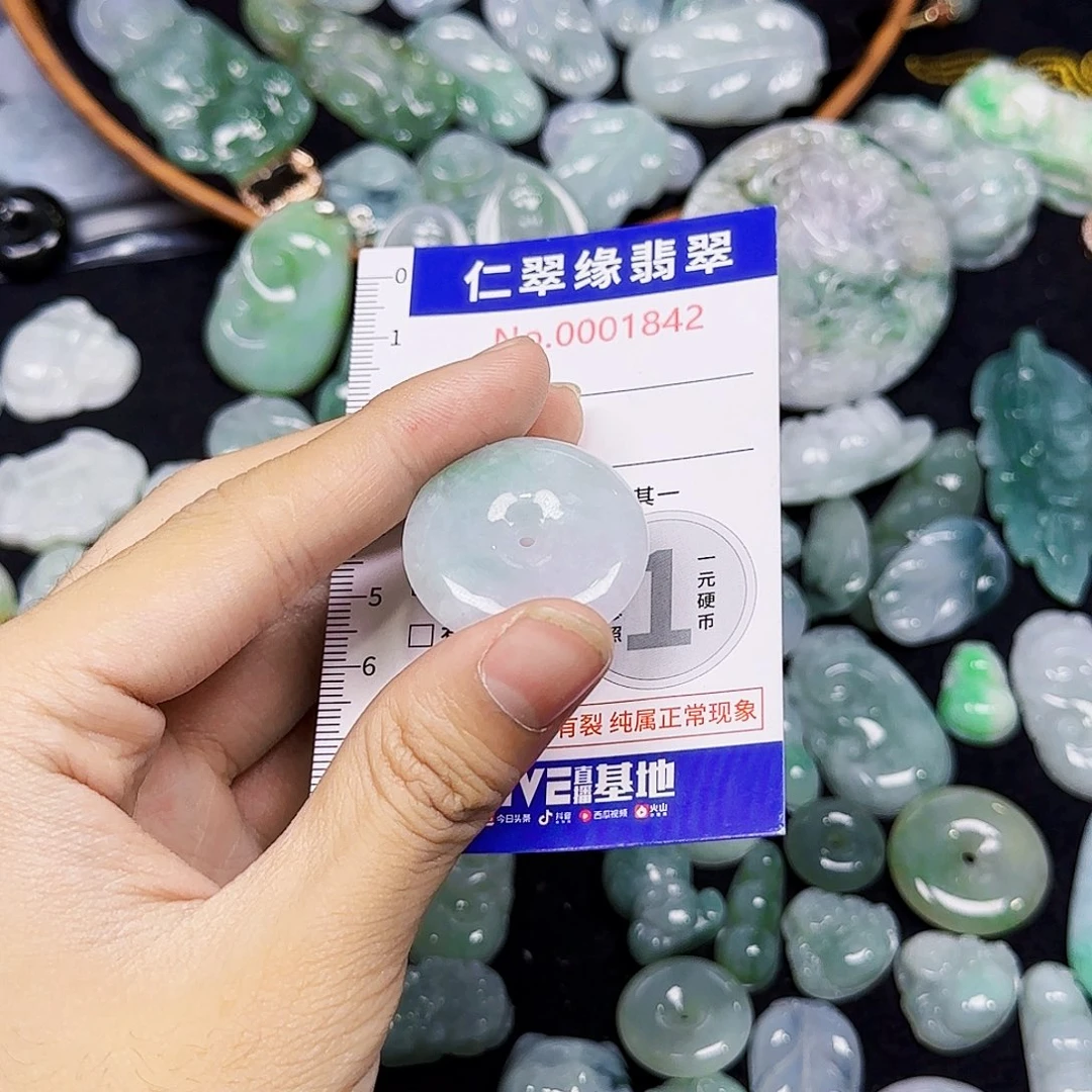 可***多翡翠未镶嵌颈饰翡翠