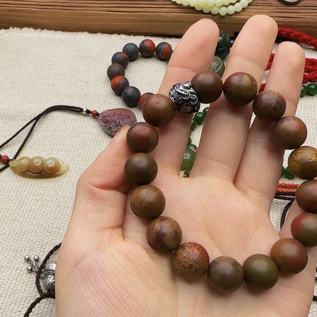 和田玉手串未镶嵌小**?