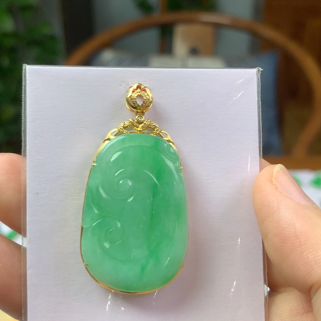 翡翠18K金镶嵌颈饰翡翠首饰