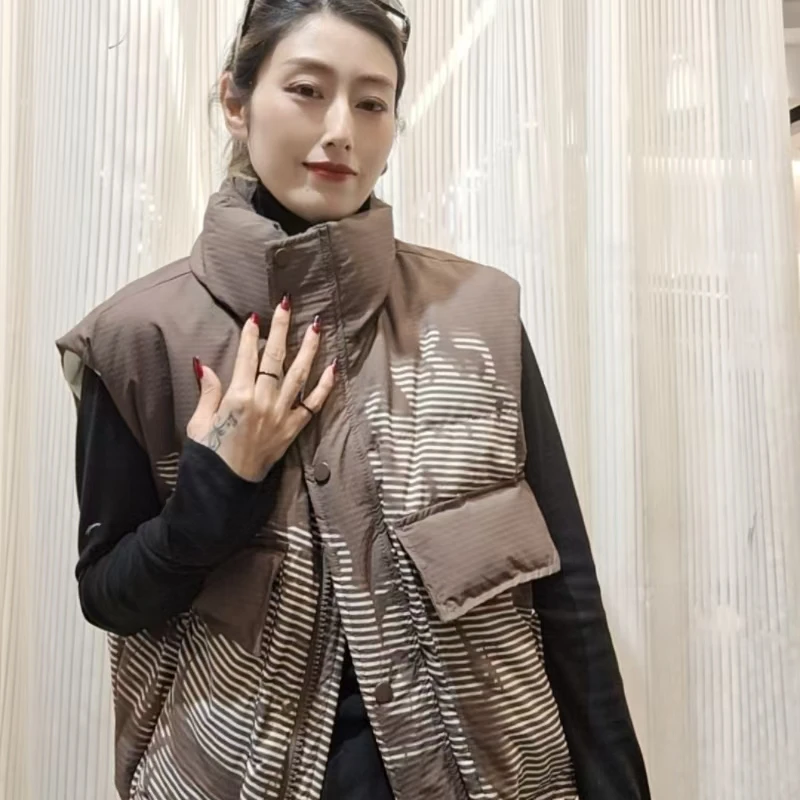 羽绒马甲条纹洋气