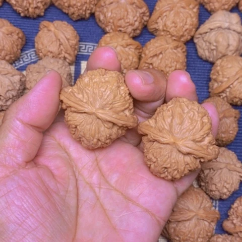 【闪购商品】文玩核桃吊坠?****u白狮子44