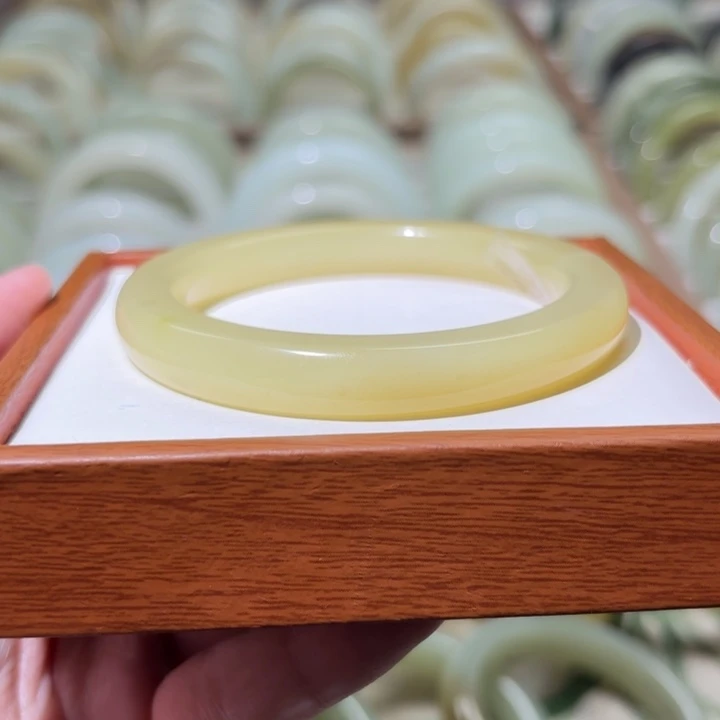 和田玉未镶嵌手镯冰底且末糖57