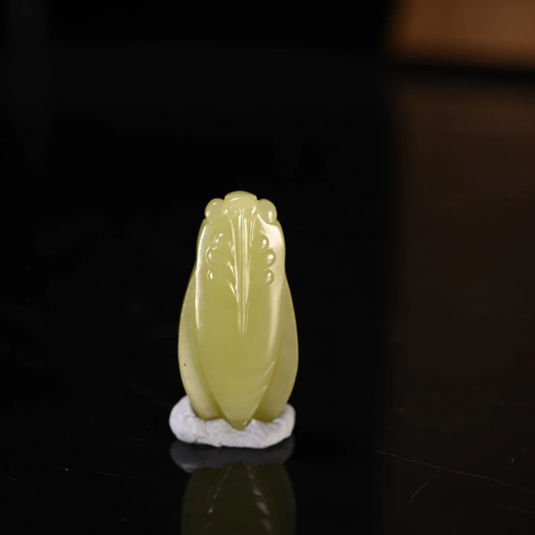 Lot8834 2510200198和田玉黄玉一鸣惊人挂件/杭拍