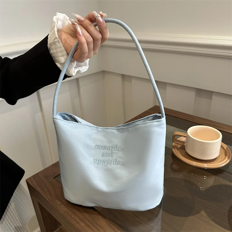 2025新款简约尼龙腋下包韩式小众设计字母刺绣手提通勤手提包A18