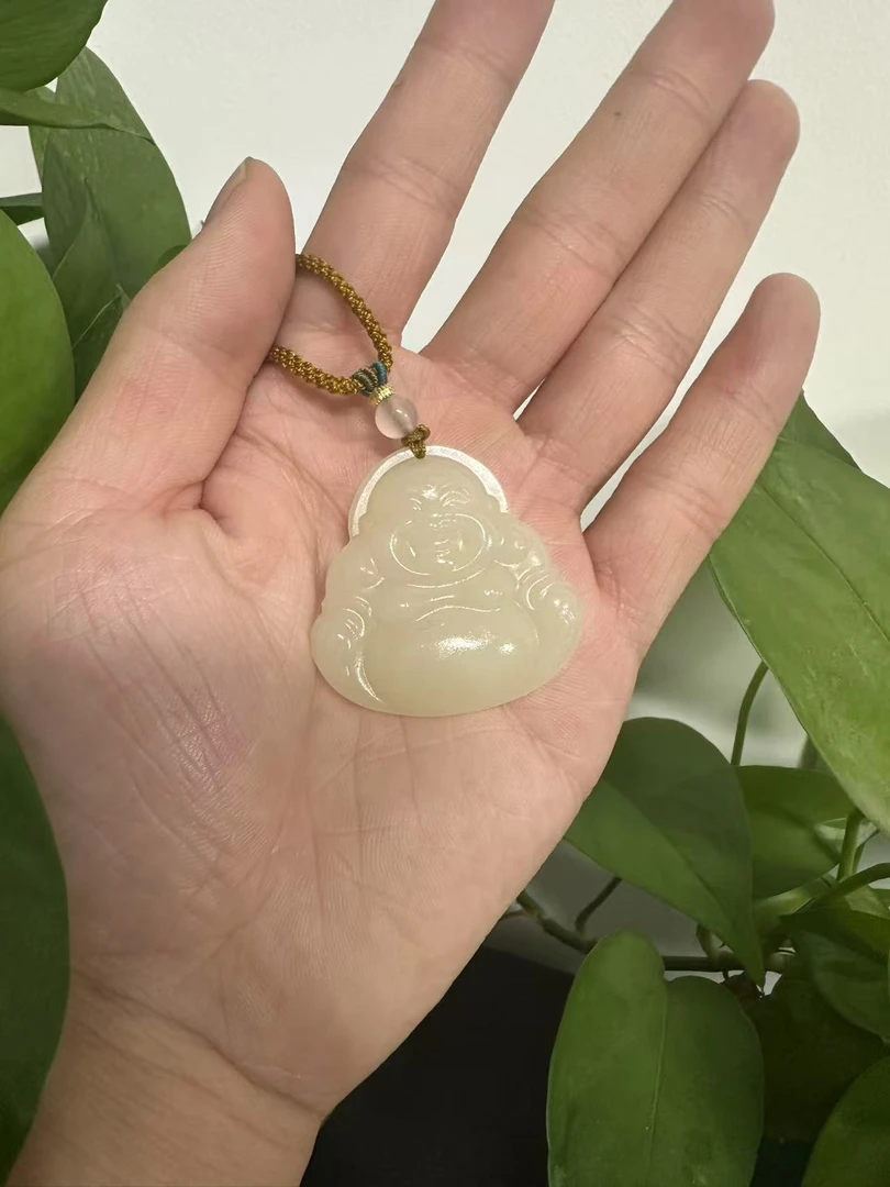 02白冰黄底色佛公-和田玉