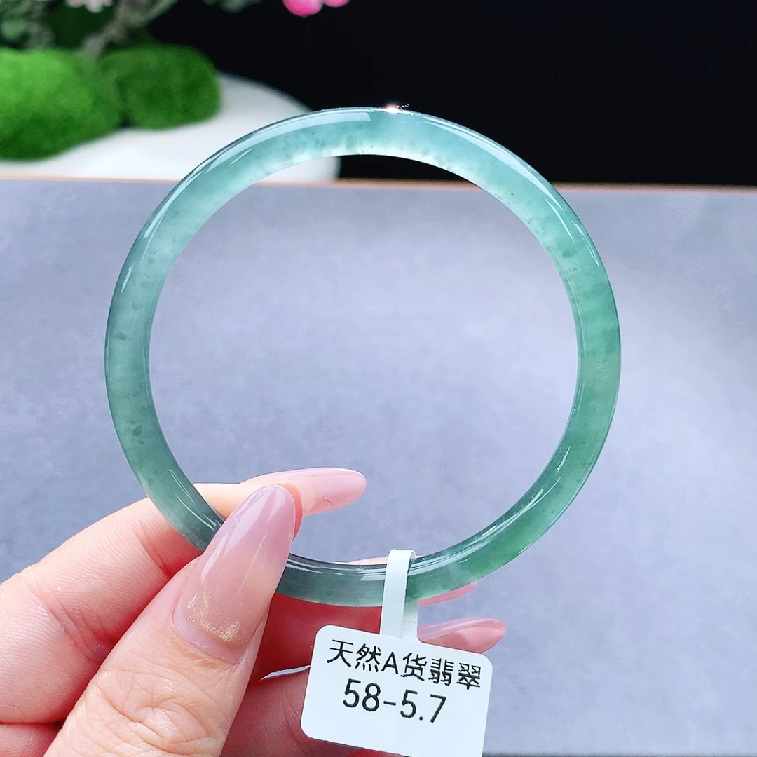 未镶嵌手镯（圆镯）翡翠