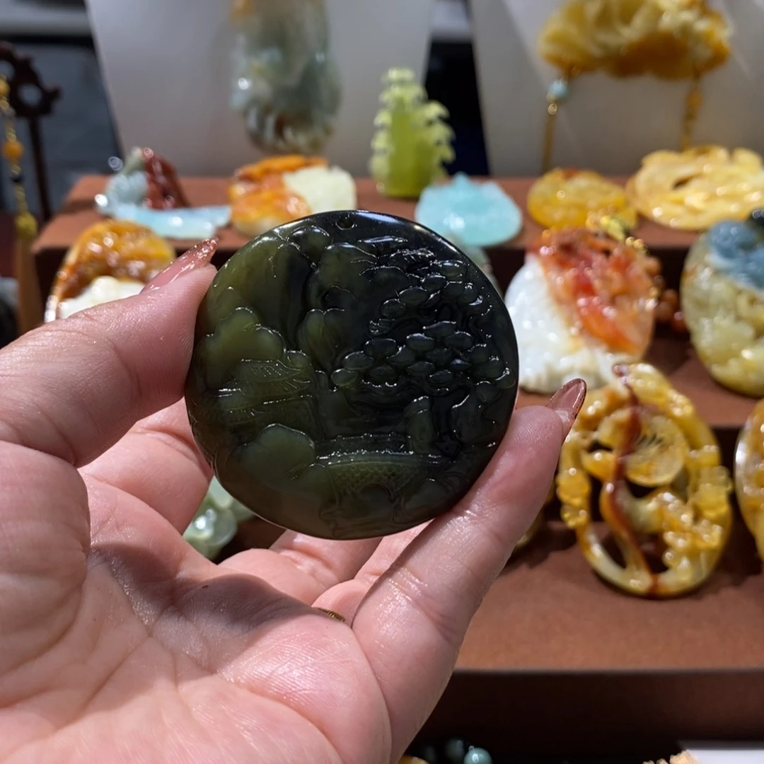 蛇纹石玉未镶嵌颈饰